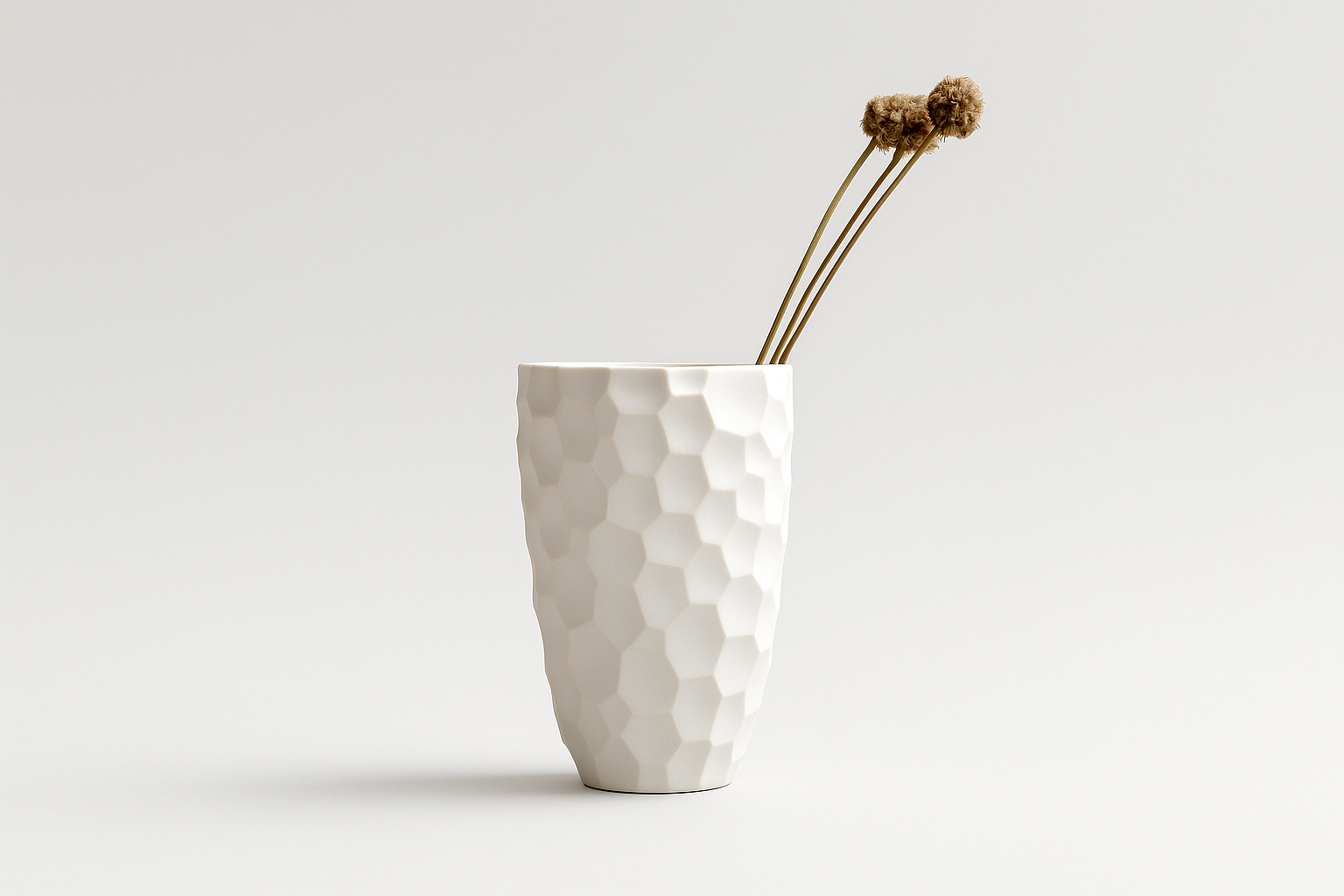 Vase en porcelaine coulée de Cécile Charroy