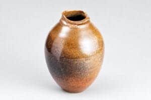 Vase en céramique fait main avec finition émaillée.