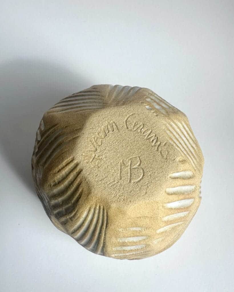 Tasse Bucarde — œuvre en céramique de Maéva Bourgain