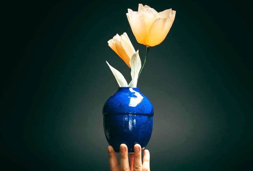 Vase Donguri bleu de bleu — œuvre en céramique de Cécile Charroy
